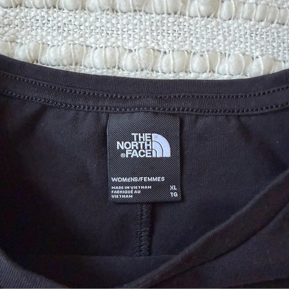 The North Face Black and Gray Colorblock Cropped T-Shirt Size Women’s XL - Picture 2 of 11